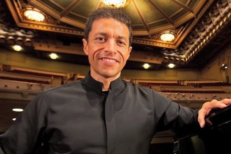 Gustavo Romero with Piano